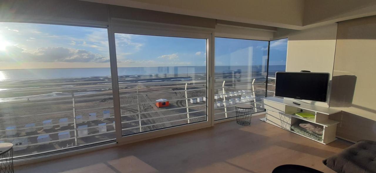Appartment With Frontal Sea View With 3 Bedrooms Koksijde Exteriér fotografie
